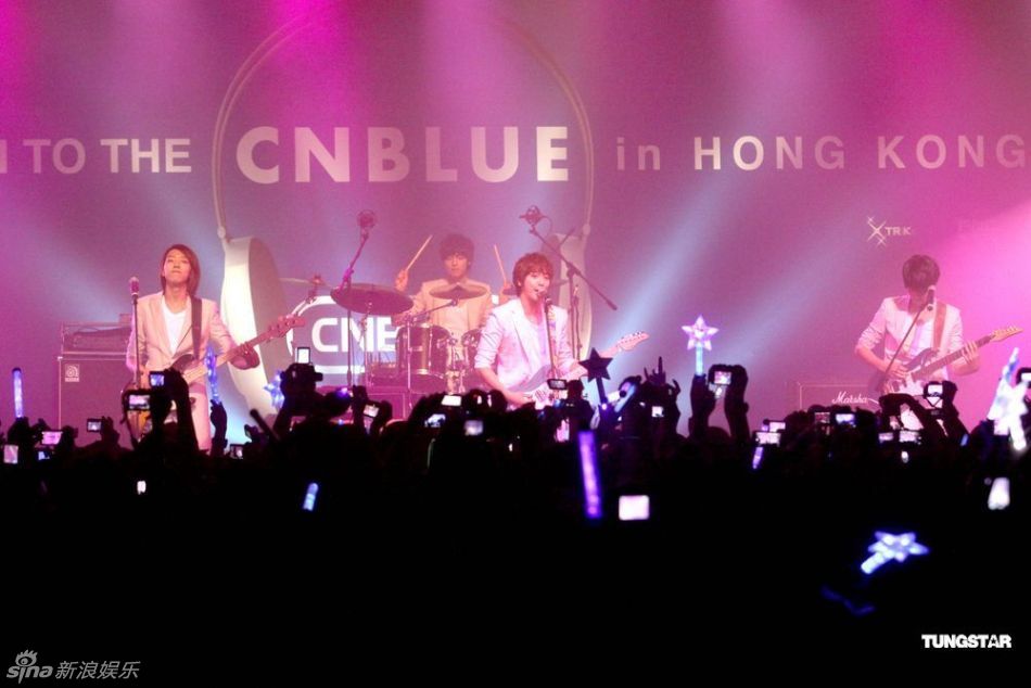 Korea 4-member boy band CNBLUE had their first mini concert and meeting at 