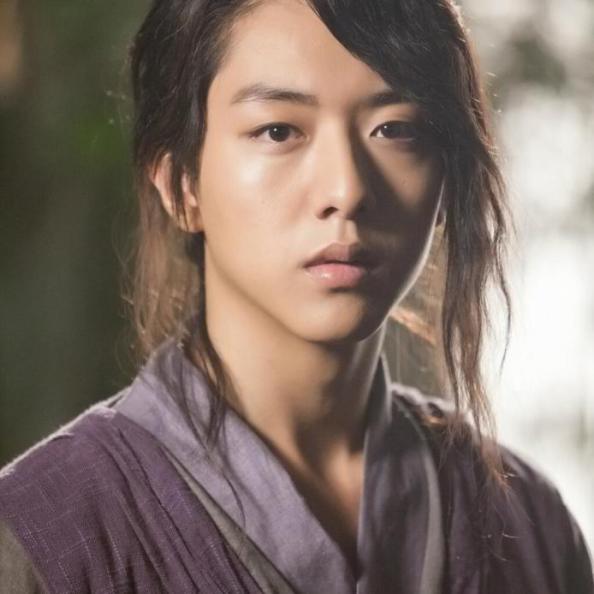 Jungshin totally fits his role Shiwoo 