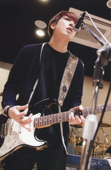 [Scans] CNBLUE First Self-Camera Edition [DAILY VIEW] 32