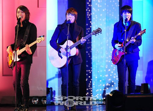 CNBLUE на площади Ёнсан Ипак – Концерт Надежды “Мы Едины” (07.11.2010)